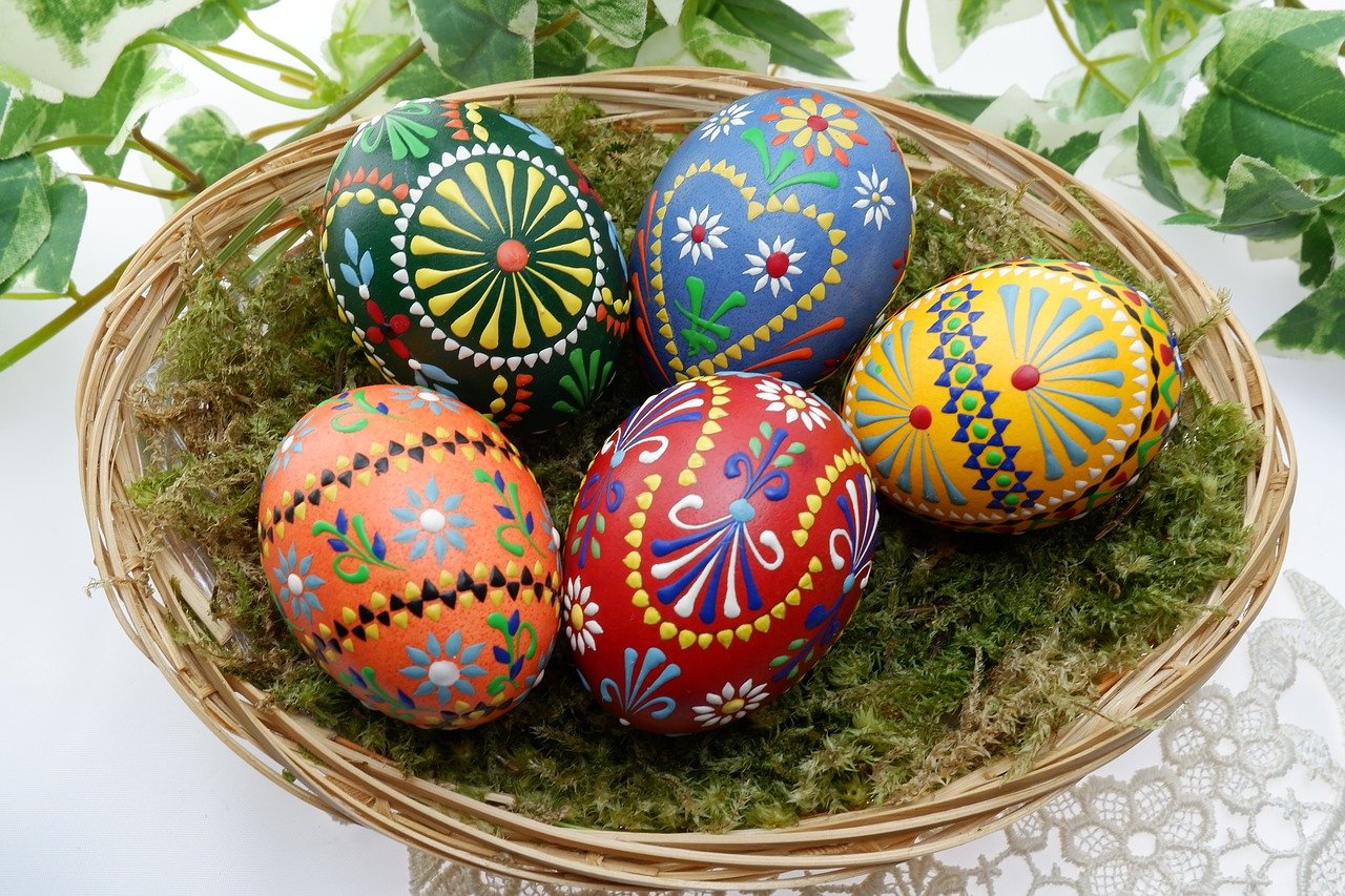 Četiri načina za neobično farbanje uskršnjih jaja